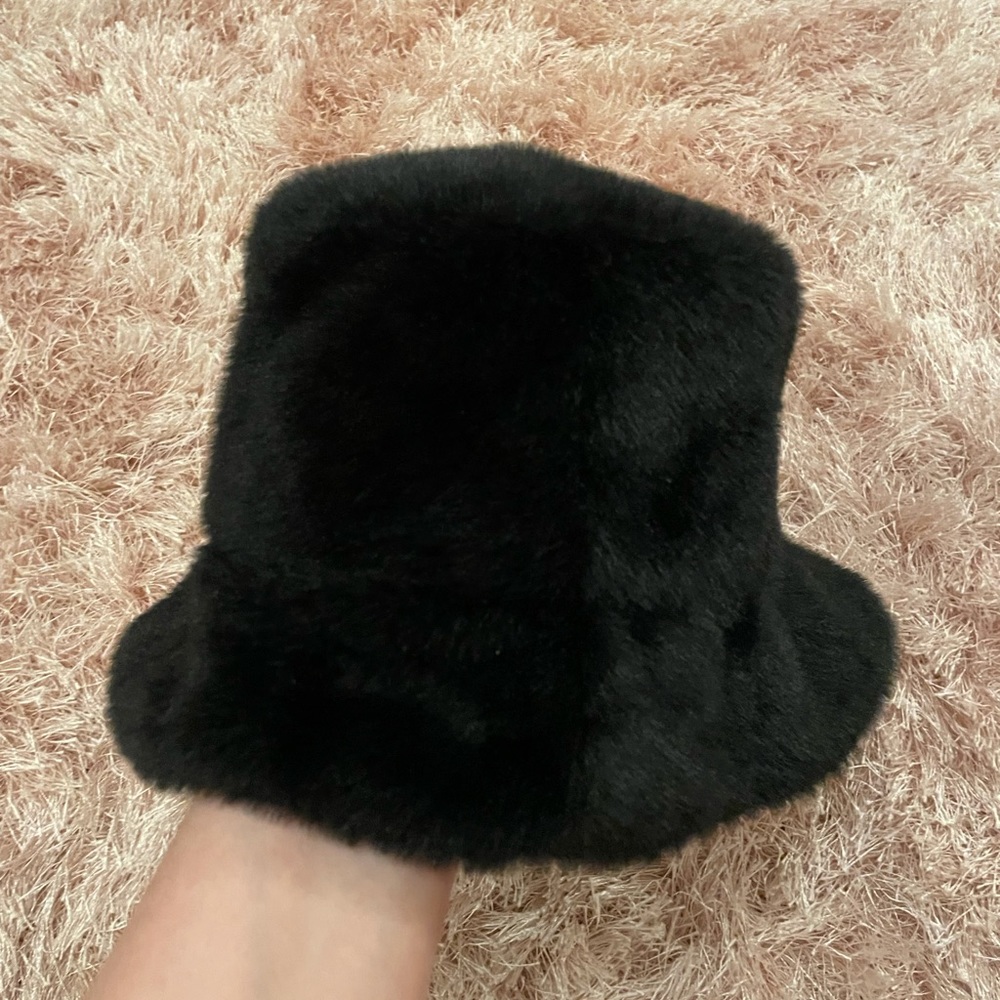 Urban Outfitters Fluffy Bucket hat